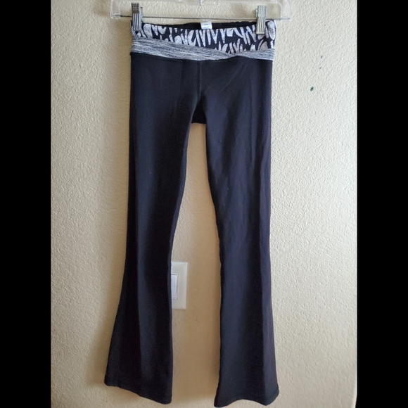 girls black athletic leggings